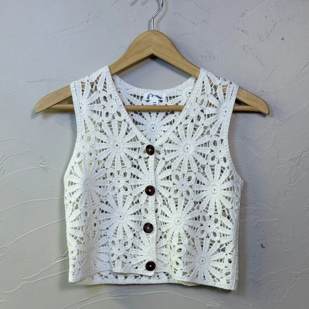 Art Class Crochet Vest Girls Medium 8 White Floral Button Up Boho Cottagecore
